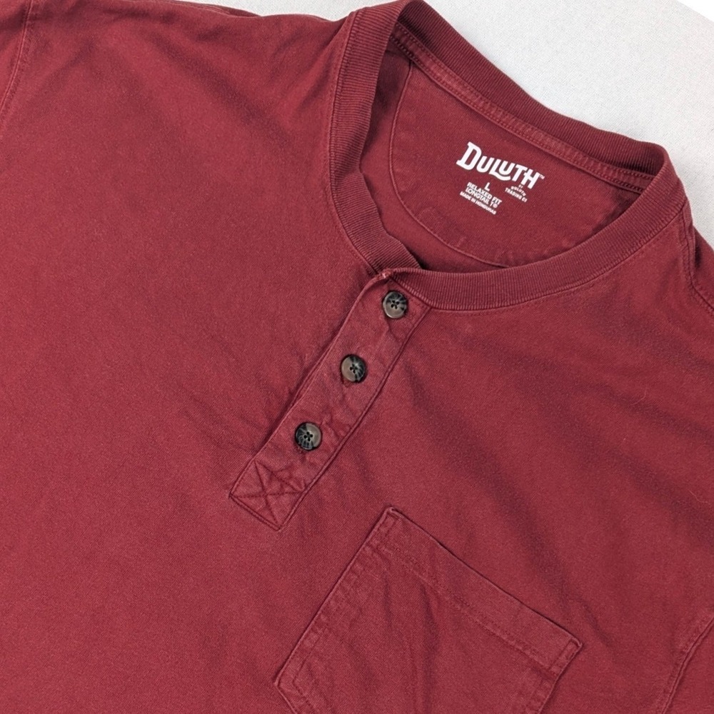 Duluth Trading Co Mens Relaxed Fit Longtail T Henley Shirt Burgundy Red Large